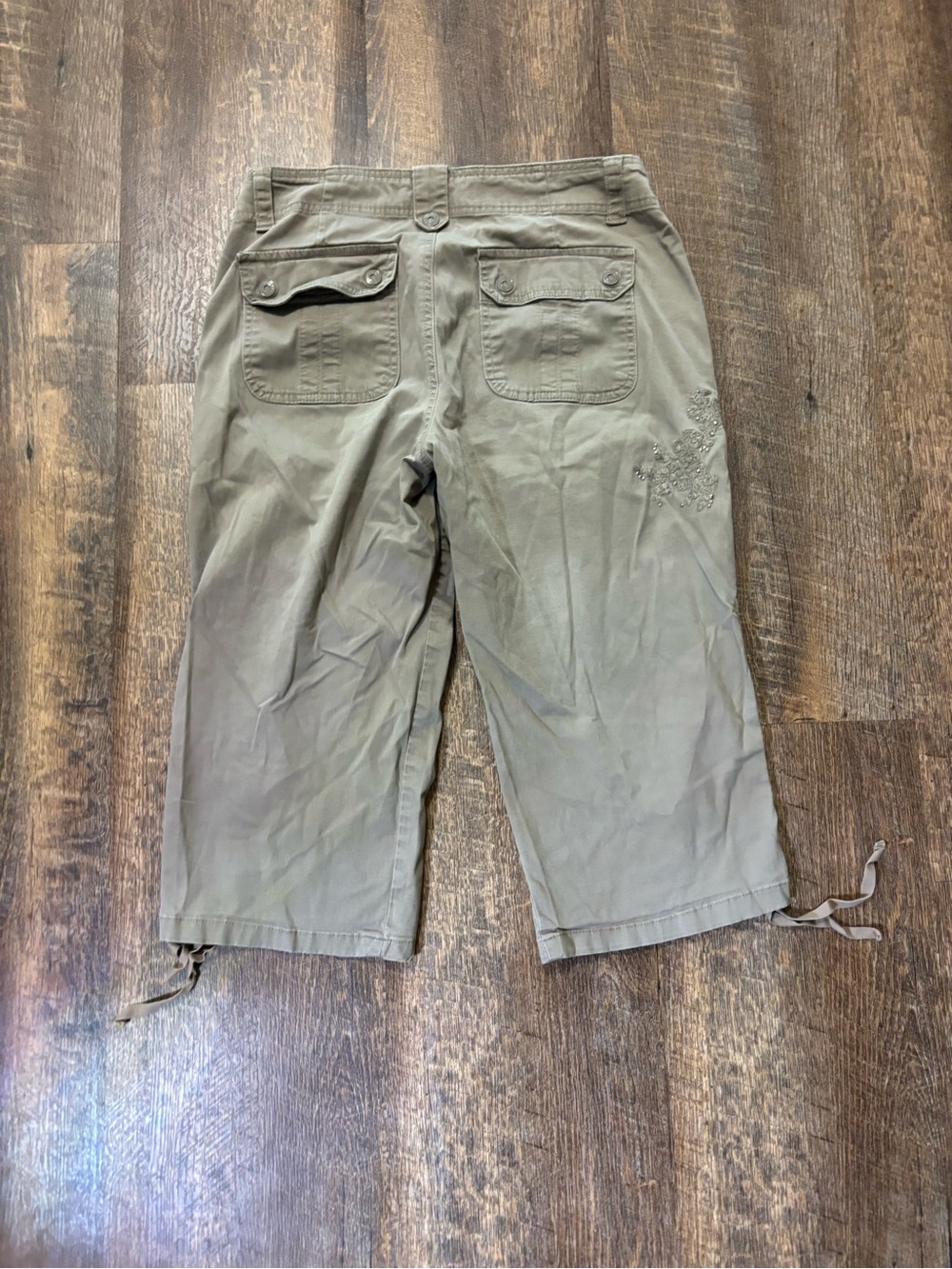 Vintage 2000’s Gloria Vanderbilt Olive Utility Capris - Picture 3 of 6